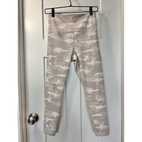 Athleta Women's Camo Elation 7/8 Tight Stretch Activewear Gray Cream Size Small - Picture 3 of 14